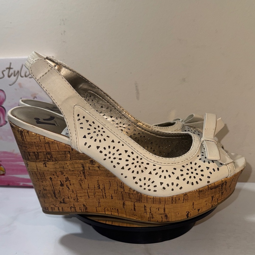 “SOLD” Report Whiskey Women’s Cream Slingback Wedges with Bow Accent - Size 10